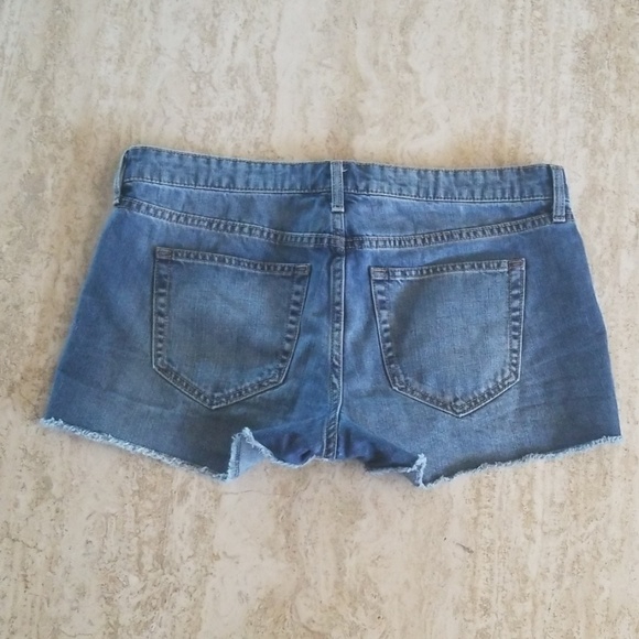 SOLD!!!GAP Floral Embroidered Jean Shorts - Picture 2 of 8